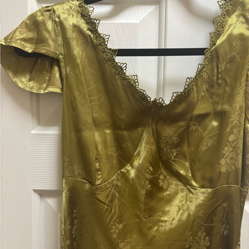 RIHOAS Green Jacquard Floral Satin Midi Dress - Picture 2 of 11